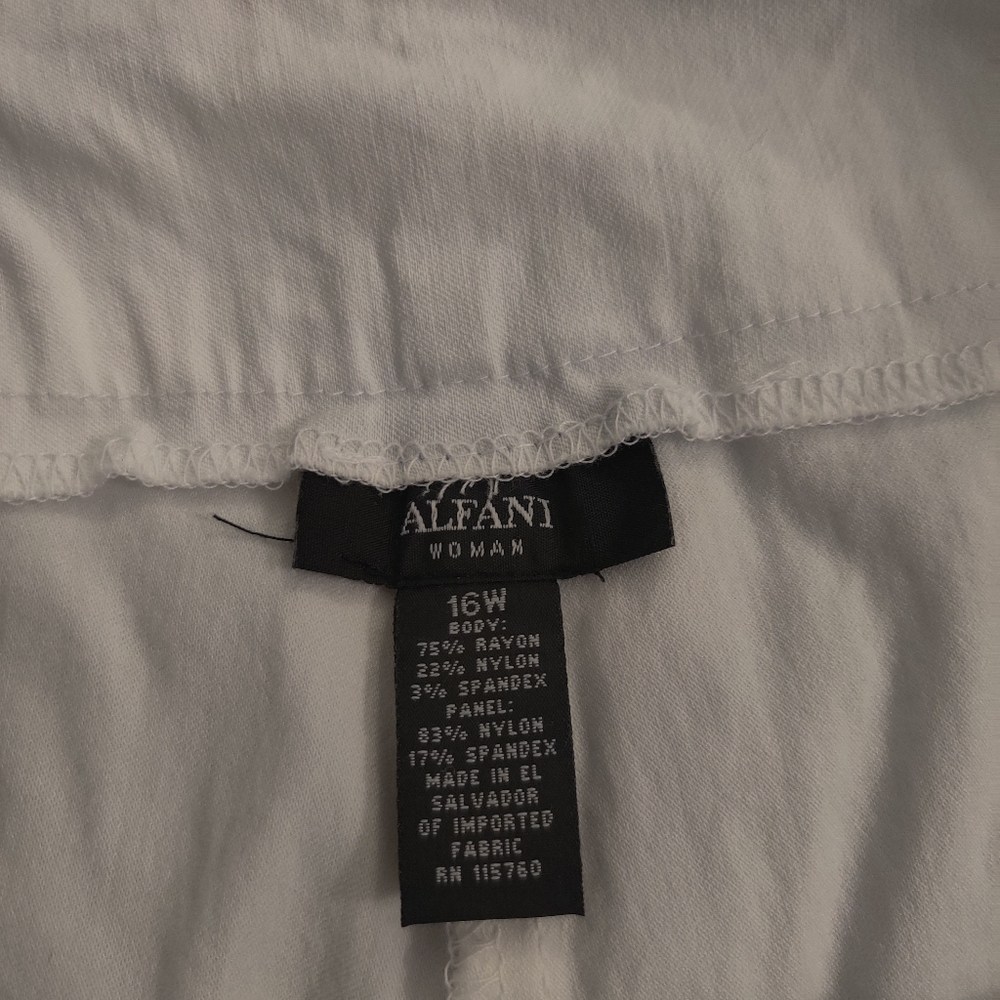 White jeans Size 16w, midrise, NWT